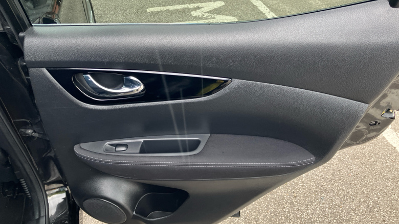 Nissan Qashqai 1.2 DiG-T Acenta Premium 5dr Petrol Hatchback